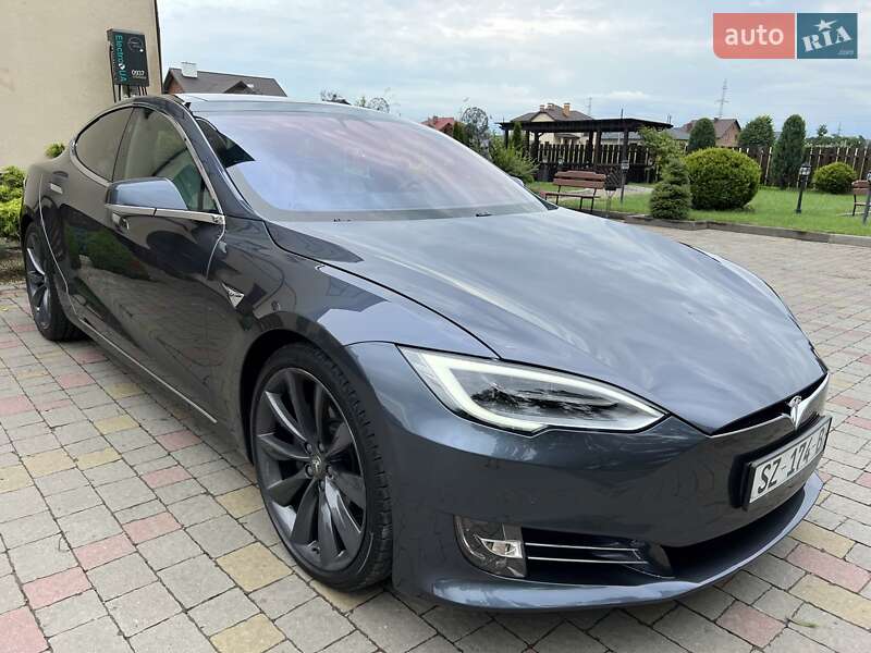 Лифтбек Tesla Model S 2018 в Львове