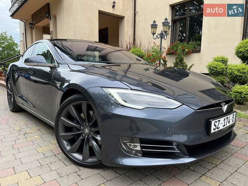 Лифтбек Tesla Model S 2018 в Львове
