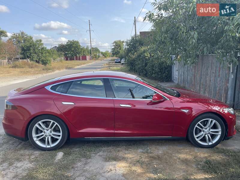 Лифтбек Tesla Model S 2014 в Киеве
