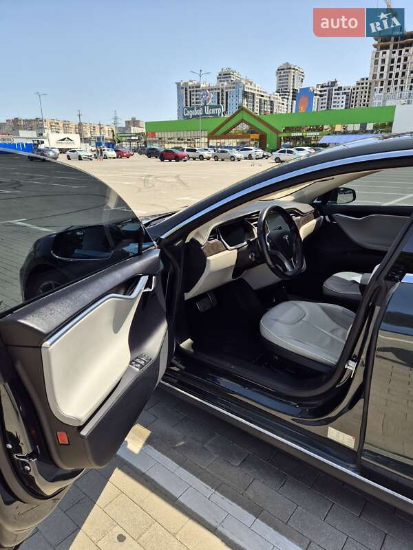 Ліфтбек Tesla Model S 2013 в Одесі
