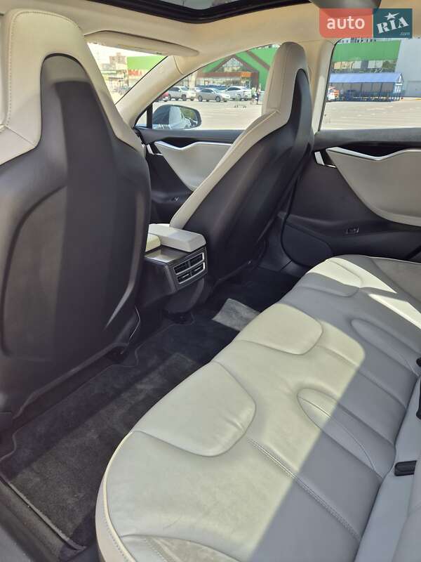 Ліфтбек Tesla Model S 2013 в Одесі