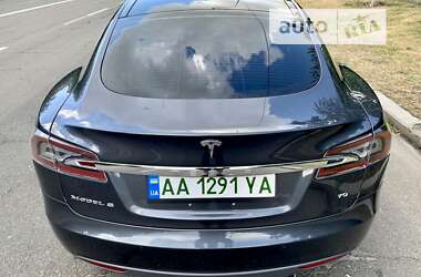 Ліфтбек Tesla Model S 2016 в Києві