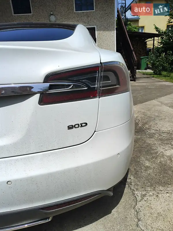 Tesla Model S 2015