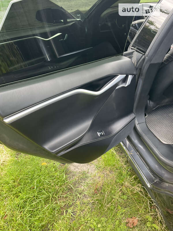 Ліфтбек Tesla Model S 2015 в Ромнах фото 11 Ліфтбек Tesla Model S 2015 в Ромнах