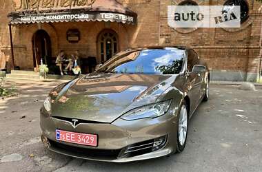 Tesla Model S 2015