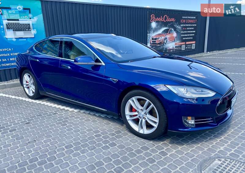 Лифтбек Tesla Model S 2015 в Днепре