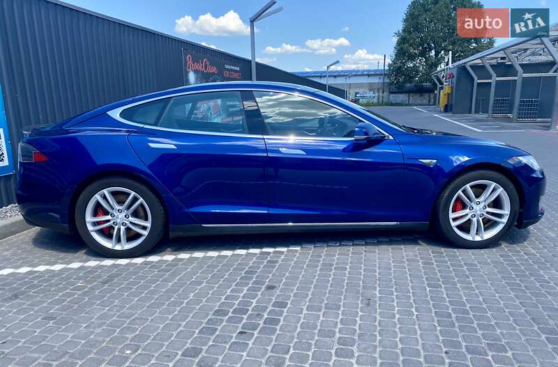 Лифтбек Tesla Model S 2015 в Днепре