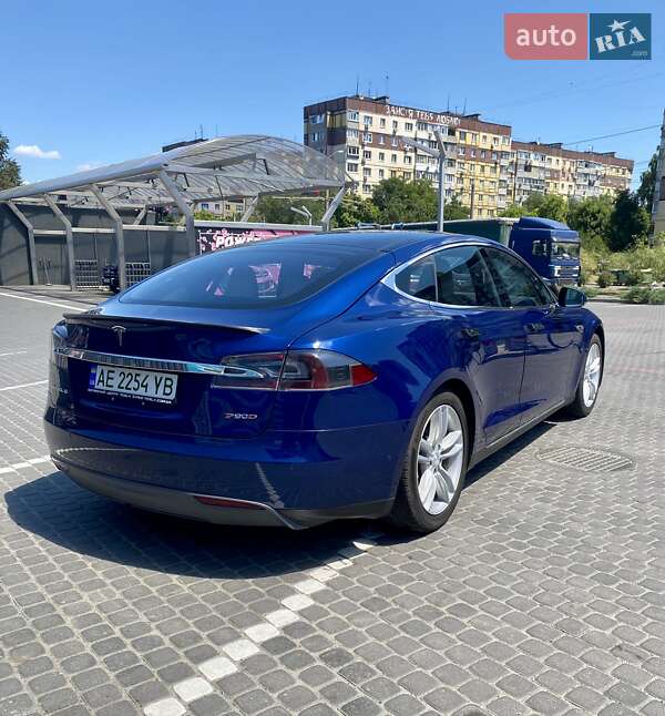 Лифтбек Tesla Model S 2015 в Днепре