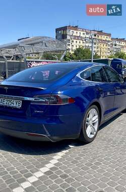 Лифтбек Tesla Model S 2015 в 