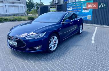 Tesla Model S 2015