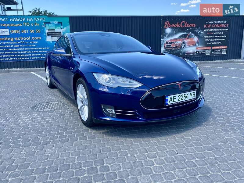 Лифтбек Tesla Model S 2015 в Днепре