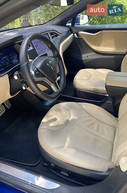 Лифтбек Tesla Model S 2015 в 