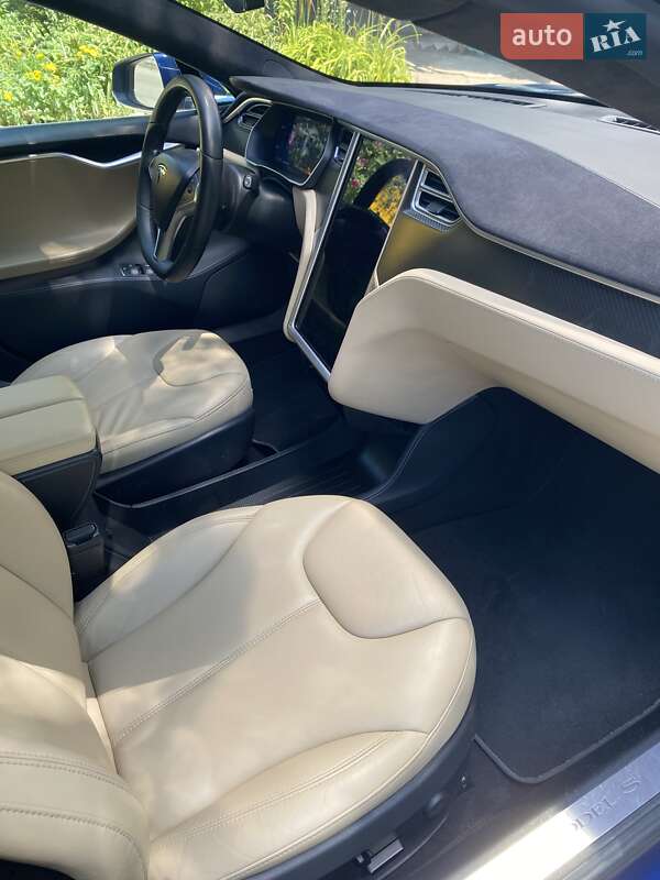 Лифтбек Tesla Model S 2015 в Днепре