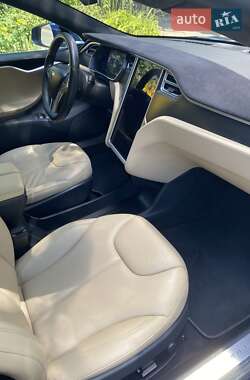 Лифтбек Tesla Model S 2015 в 