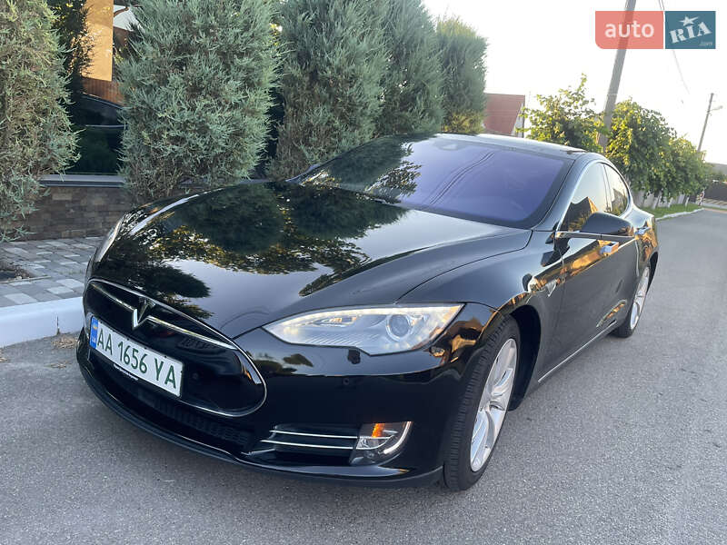 Лифтбек Tesla Model S 2015 в Киеве