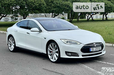 Tesla Model S 2015