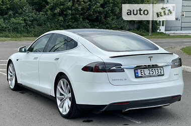 Лифтбек Tesla Model S 2015 в Ровно