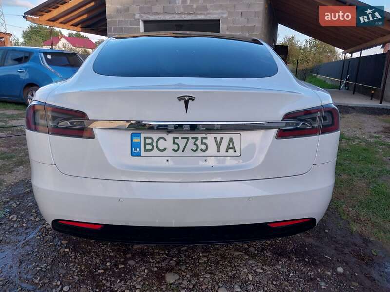 Ліфтбек Tesla Model S 2018 в Стрию