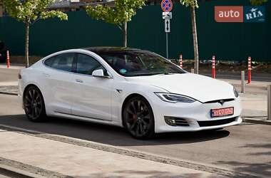 Tesla Model S 2020