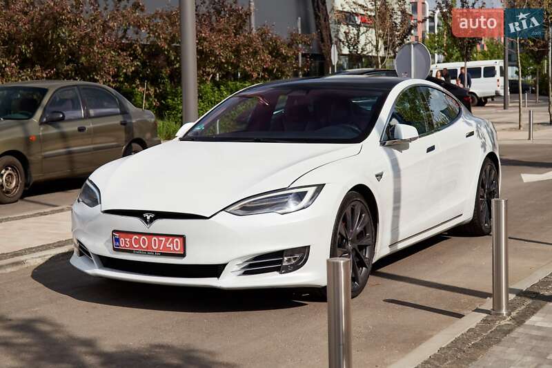 Лифтбек Tesla Model S 2020 в Киеве
