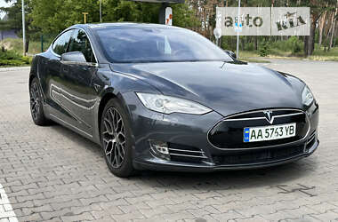 Tesla Model S 2015