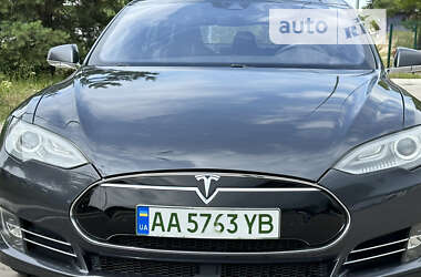 Ліфтбек Tesla Model S 2015 в Києві