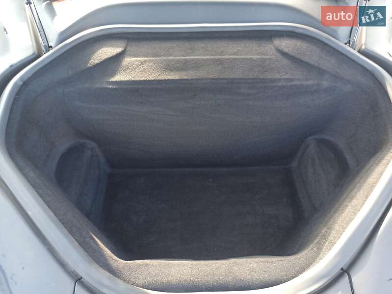 Лифтбек Tesla Model S 2015 в Ужгороде