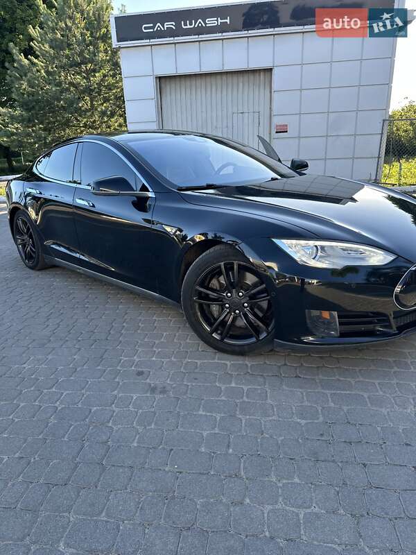 Хэтчбек Tesla Model S 2016 в Шептицькому