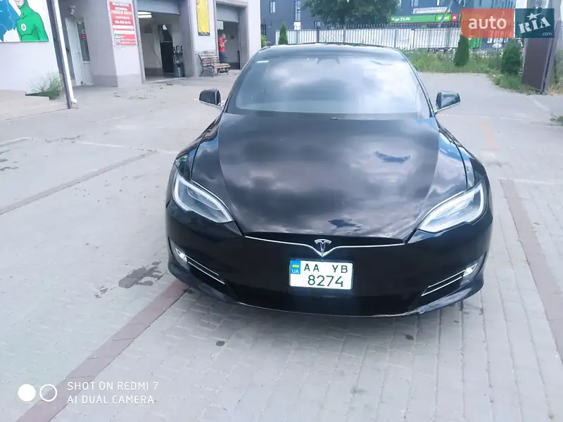 Tesla Model S 2018
