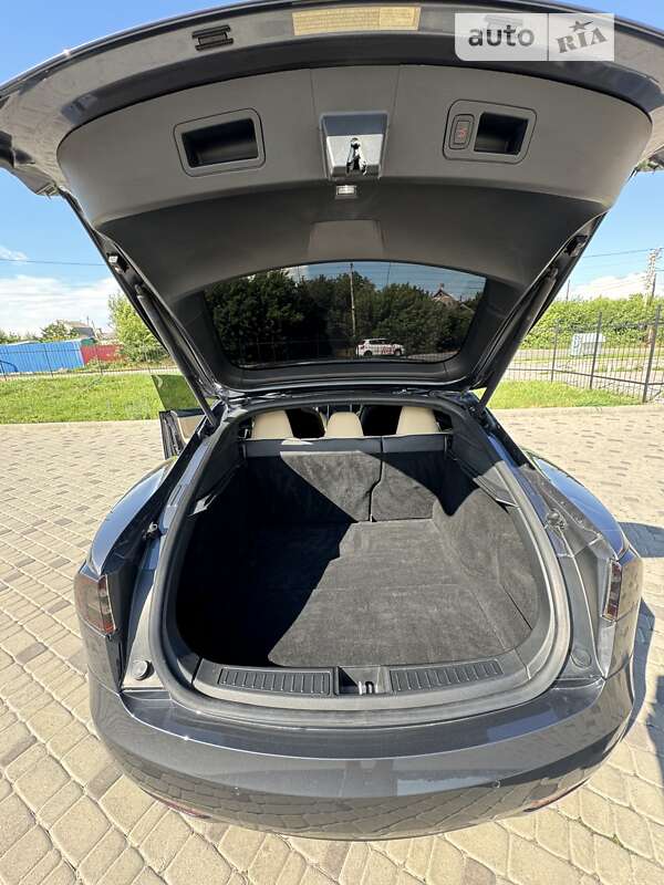 Лифтбек Tesla Model S 2016 в Белой Церкви