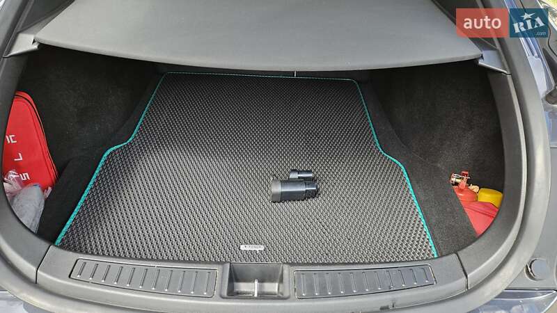 Лифтбек Tesla Model S 2018 в Белой Церкви