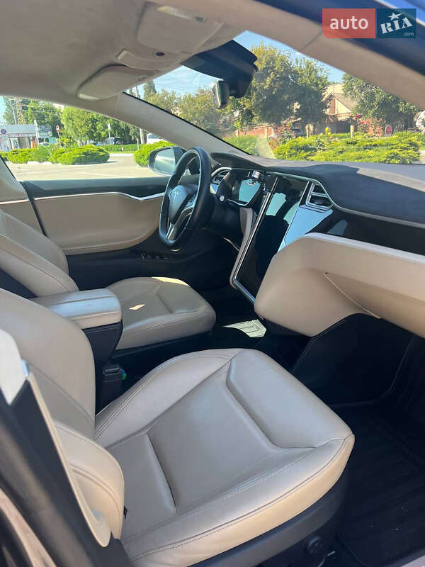 Лифтбек Tesla Model S 2016 в Одессе