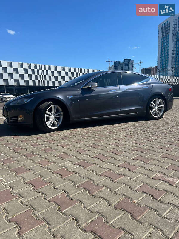 Лифтбек Tesla Model S 2016 в Одессе