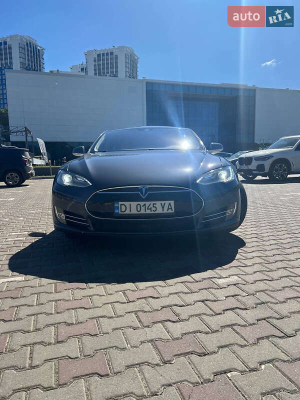 Лифтбек Tesla Model S 2016 в Одессе