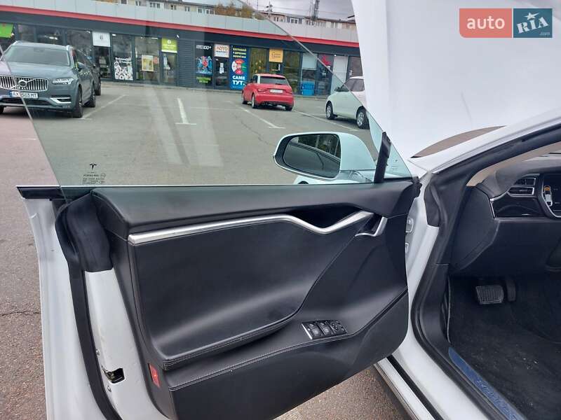 Ліфтбек Tesla Model S 2015 в Харкові