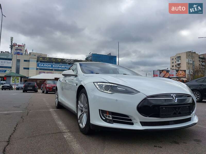 Ліфтбек Tesla Model S 2015 в Харкові