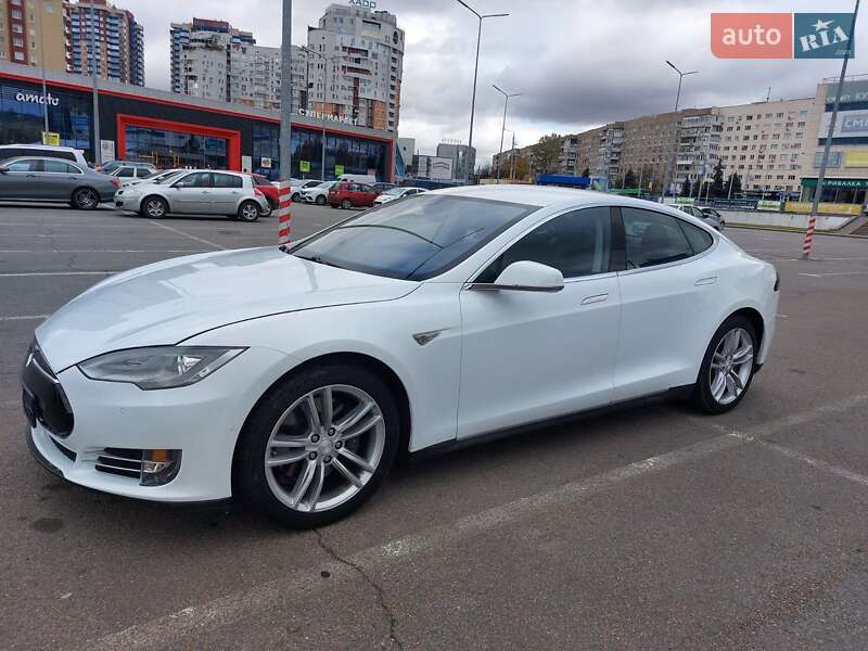 Ліфтбек Tesla Model S 2015 в Харкові