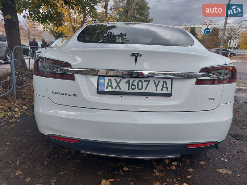 Ліфтбек Tesla Model S 2015 в Харкові