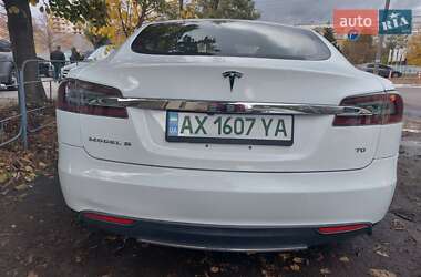 Лифтбек Tesla Model S 2015 в 