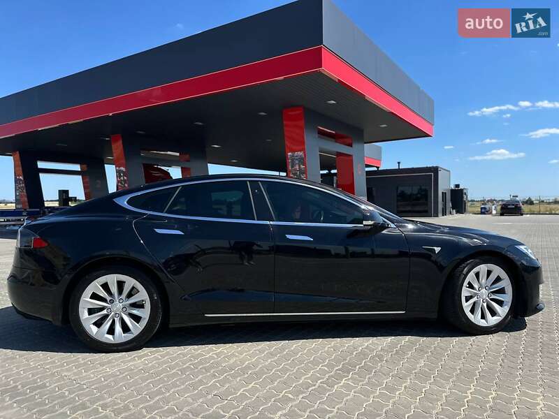 Ліфтбек Tesla Model S 2017 в Одесі