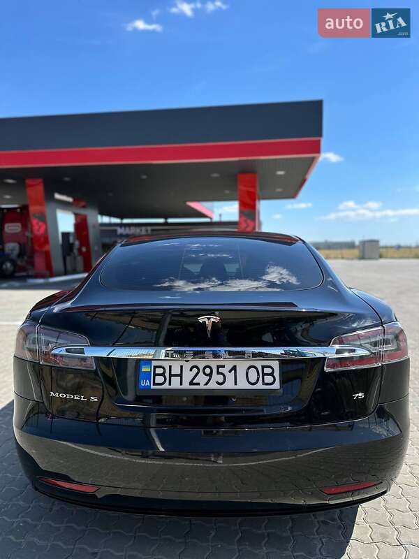 Ліфтбек Tesla Model S 2017 в Одесі