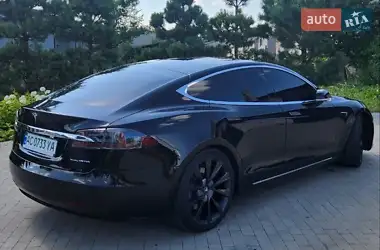 Tesla Model S 2020