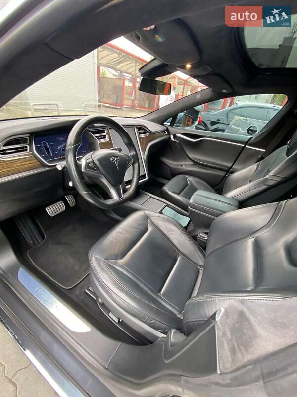 Лифтбек Tesla Model S 2015 в Львове