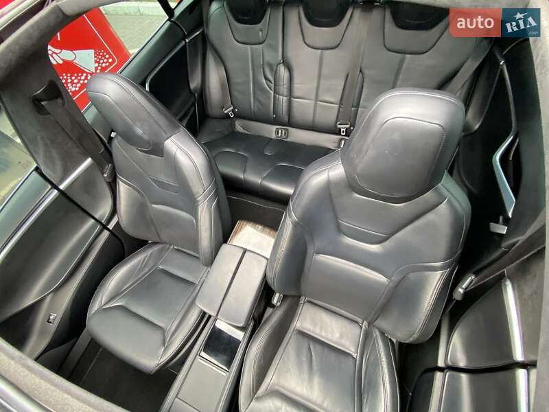 Лифтбек Tesla Model S 2015 в Львове