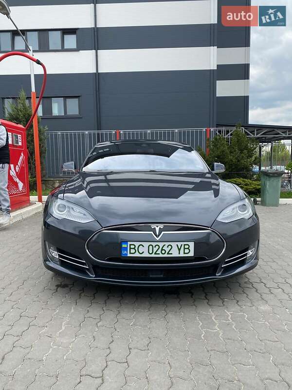 Лифтбек Tesla Model S 2015 в Львове