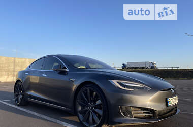 Лифтбек Tesla Model S 2017 в Львове