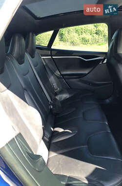 Лифтбек Tesla Model S 2015 в 