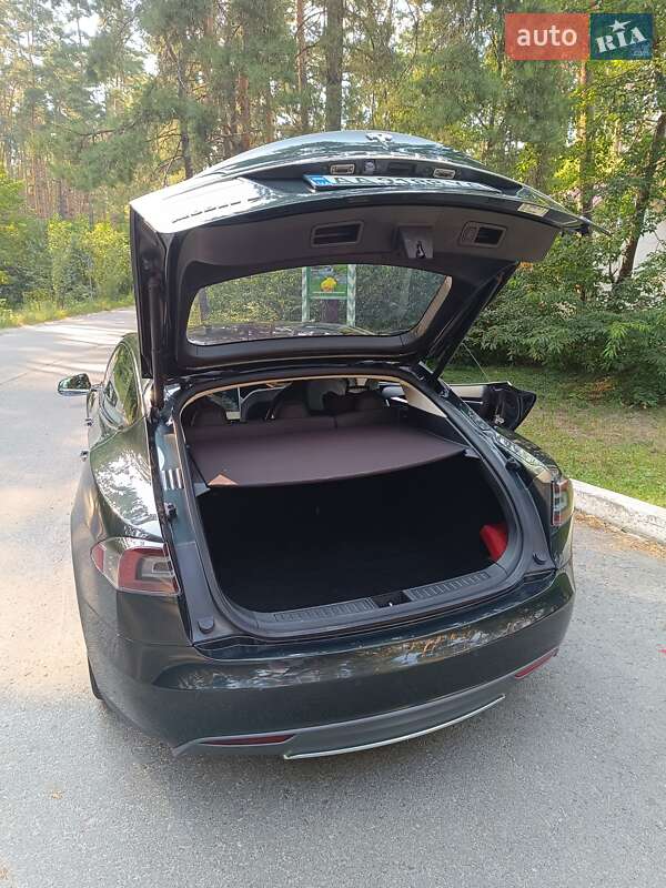 Лифтбек Tesla Model S 2014 в Киеве