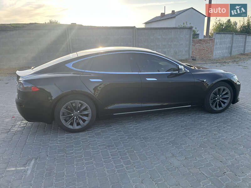 Лифтбек Tesla Model S 2017 в Первомайске