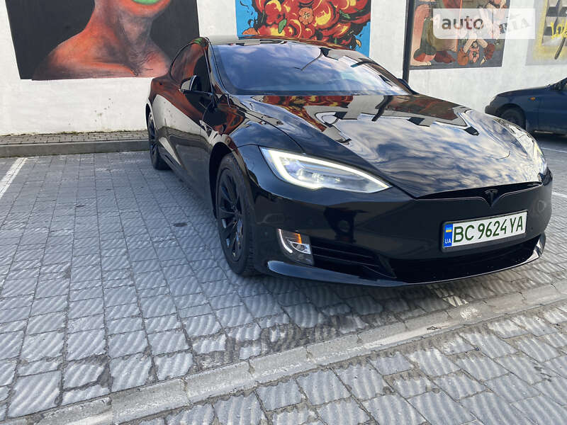 Ліфтбек Tesla Model S 2018 в Львові